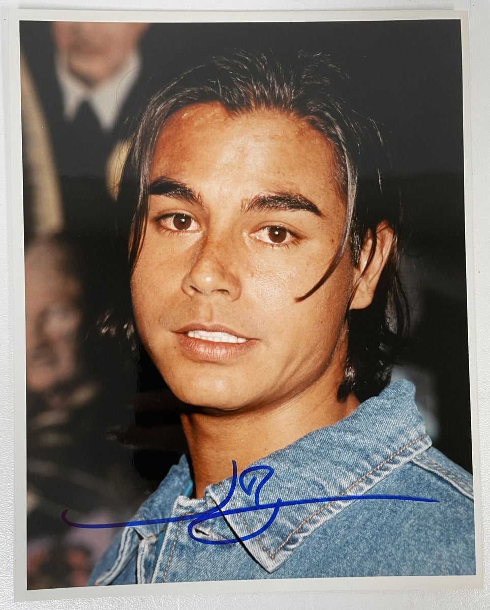Enrique Iglesias Signed Autographed Glossy 8x10 Photo - COA