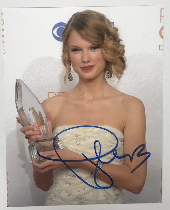 Taylor Swift Signed Autographed Glossy 8x10 Photo - Lifetime COA
