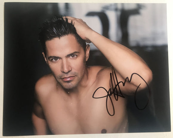 Jay Hernandez Signed Autographed Glossy 8x10 Photo - Lifetime COA