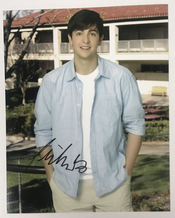 Nicholas Braun Signed Autographed Glossy 8x10 Photo - Lifetime COA