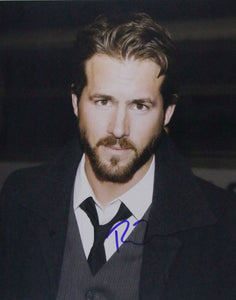 Ryan Reynolds Signed Autographed Glossy 8x10 Photo - Lifetime COA