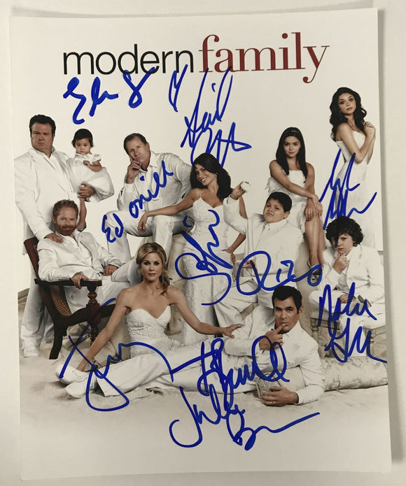 Modern Family Cast Signed Autographed Glossy 8x10 Photo - Lifetime COA