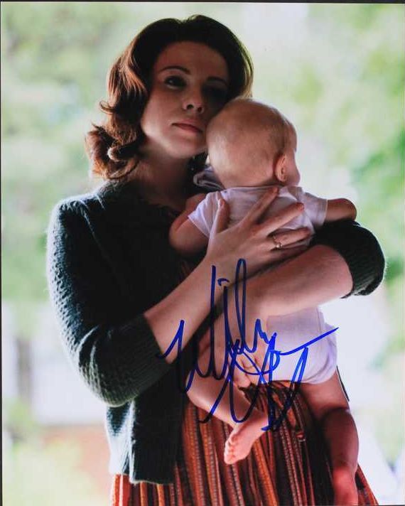 Michelle Trachtenberg Signed Autographed Glossy 8x10 Photo - Lifetime COA