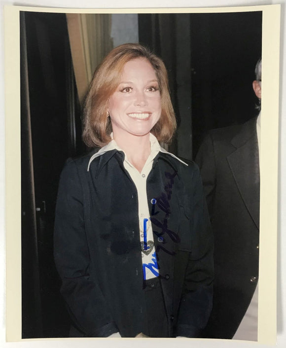 Mary Tyler Moore (d. 2017) Signed autographed Glossy 8x10 Photo - Todd Mueller COA