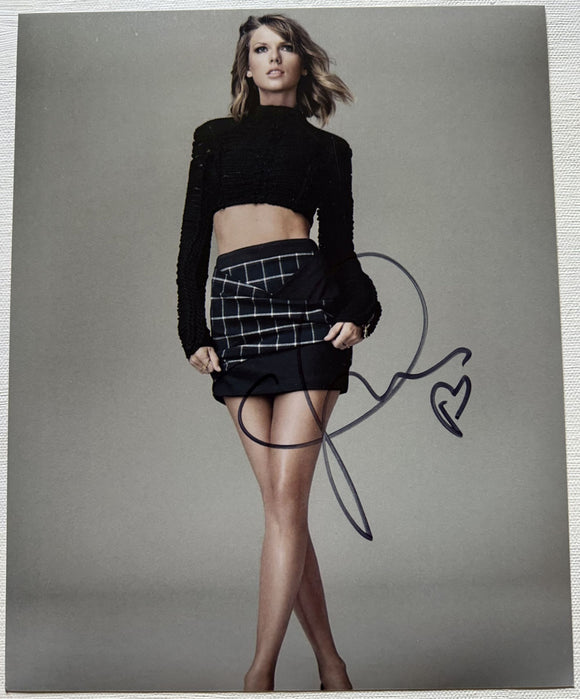 Taylor Swift Signed Autographed Glossy 8x10 Photo - Lifetime COA