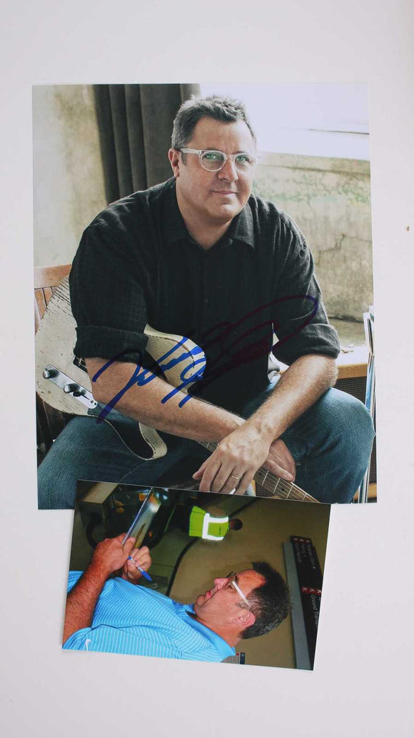 Vince Gill Signed Autographed Glossy 8x10 Photo - COA Matching Holograms