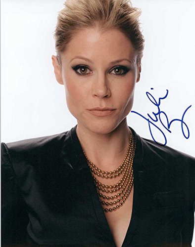 Julie Bowen Signed Autographed Glossy 8x10 Photo - COA Matching Holograms