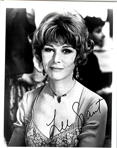 Lee Grant Signed Autographed Glossy 8x10 Photo - COA Matching Holograms