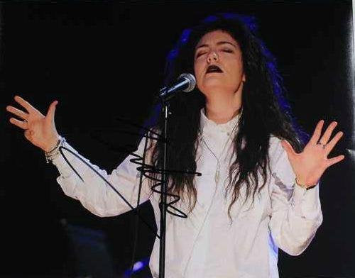 Lorde Signed Autographed Glossy 11x14 Photo - COA Matching Holograms
