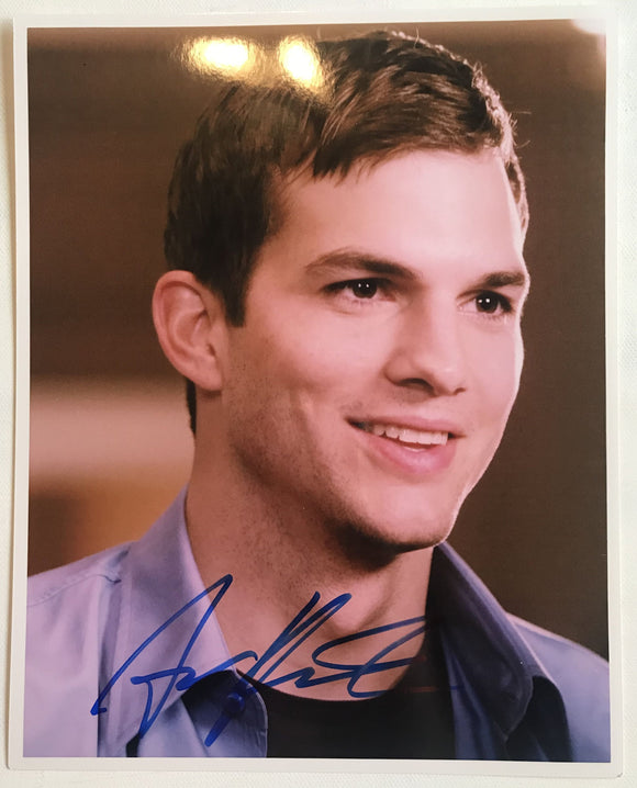 Ashton Kutcher Signed Autographed Glossy 8x10 Photo - COA Matching Holograms