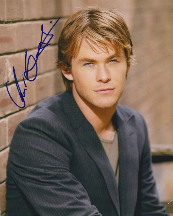 Chris Hemsworth Signed Autographed Glossy 8x10 Photo - COA Matching Holograms