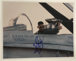 Will Smith Signed Autographed "Independence Day" Glossy 8x10 Photo - COA Matching Holograms