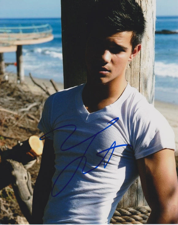 Taylor Lautner Signed Autographed Glossy 8x10 Photo - COA Matching Holograms