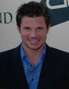Nick Lachey Signed Autographed Glossy 8x10 Photo - COA Matching Holograms