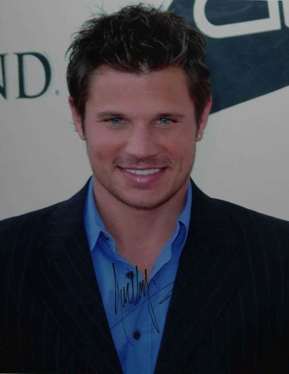 Nick Lachey Signed Autographed Glossy 8x10 Photo - COA Matching Holograms