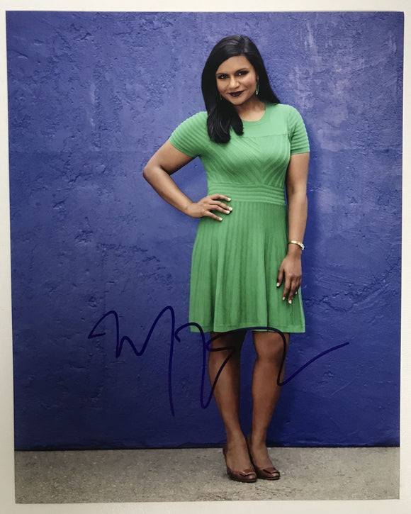 Mindy Kaling Signed Autographed Glossy 8x10 Photo - COA Matching Holograms