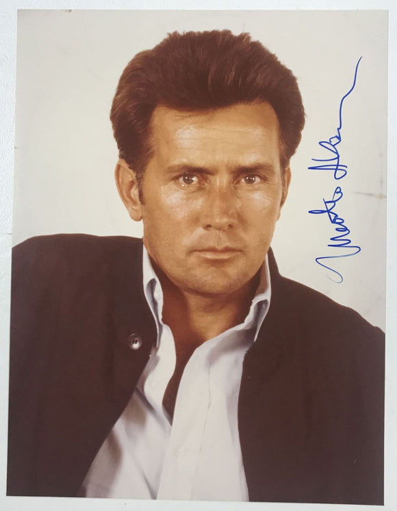 Martin Sheen Signed Autographed Glossy 8x10 Photo - COA Matching Holograms