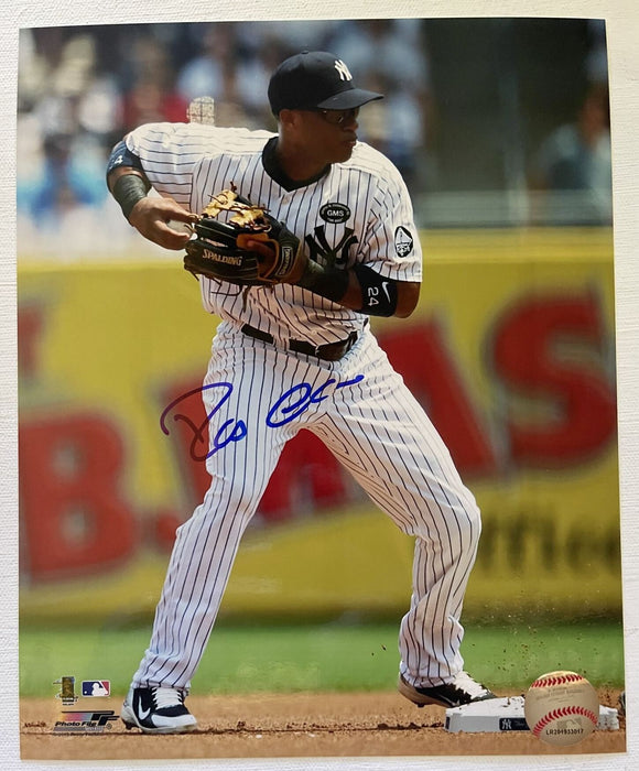 Robinson Cano Signed Autographed Glossy 8x10 Photo - New York Yankees