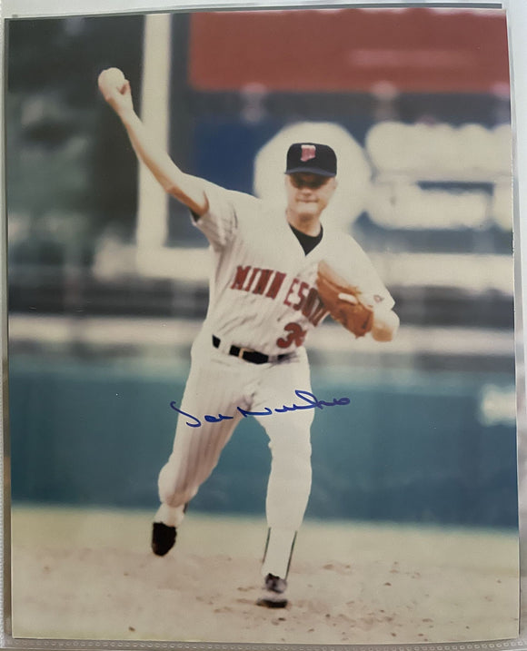 Joe Niekro (d. 2006) Signed Autographed Glossy 8x10 Photo - Minnesota Twins