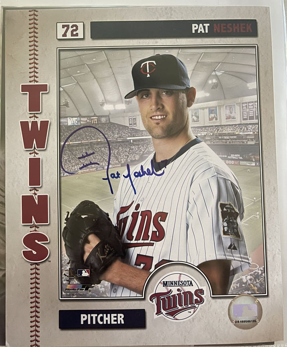 Pat Neshek Signed Autographed Glossy 8x10 Photo - Minnesota Twins