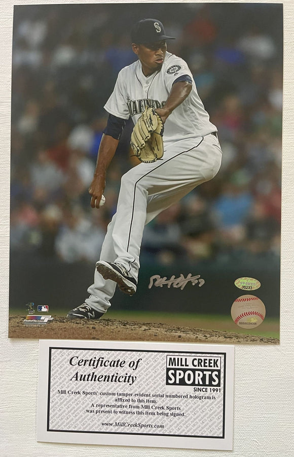 Edwin Diaz Signed Autographed Glossy 8x10 Photo - Seattle Mariners