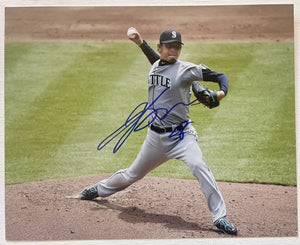 Hisashi Iwakuma Signed Autographed Glossy 8x10 Photo - Seattle Mariners