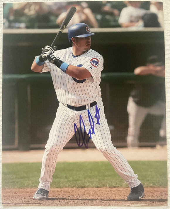 Geovany Soto Signed Autographed Glossy 8x10 Photo - Chicago Cubs