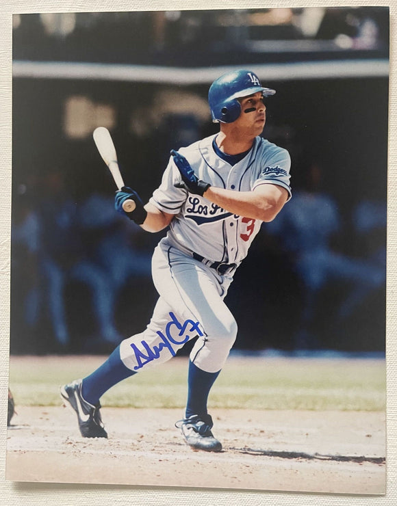 Cesar Izturis Signed Autographed Glossy 8x10 Photo - Los Angeles Dodgers