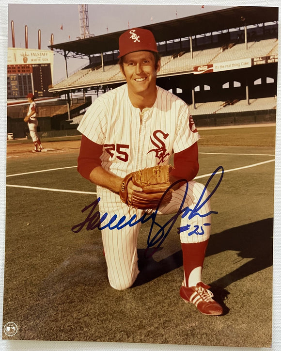 Tommy John Signed Autographed Glossy 8x10 Photo - Chicago White Sox