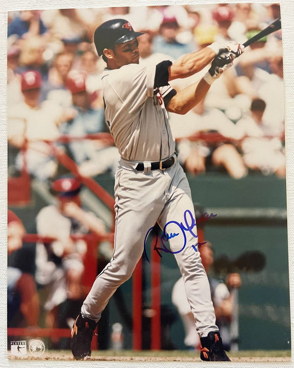 Roberto Alomar Signed Autographed Glossy 8x10 Photo - Baltimore Orioles