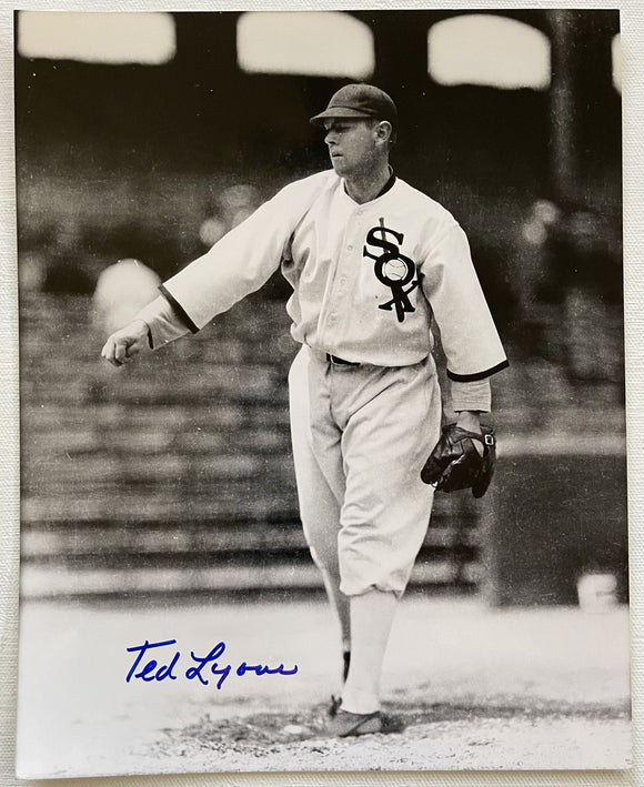 Ted Lyons (d. 1986) Signed Autographed Vintage Glossy 8x10 Photo - Chicago White Sox