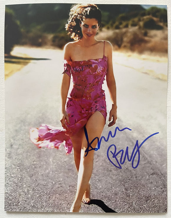 Amanda Peet Signed Autographed Glossy 8x10 Photo - Lifetime COA