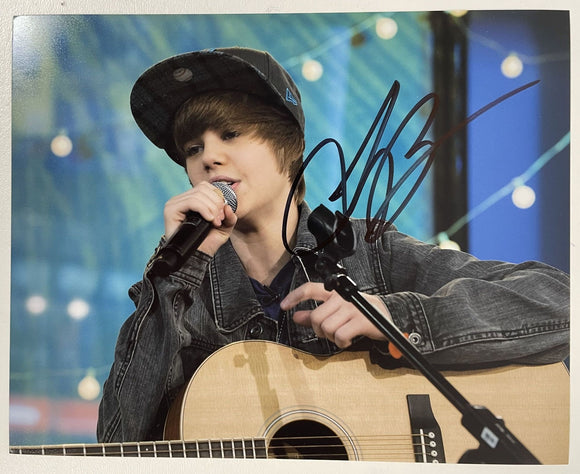 Justin Bieber Signed Autographed Glossy 8x10 Photo - Lifetime COA