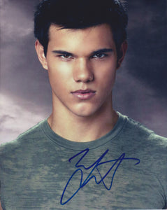 Taylor Lautner Signed Autographed "Twilight" Glossy 8x10 Photo - Lifetime COA