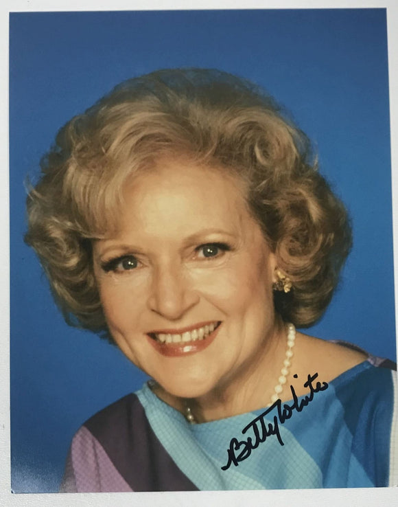 Betty White (d. 2021) Signed Autographed Glossy 8x10 Photo - Lifetime COA